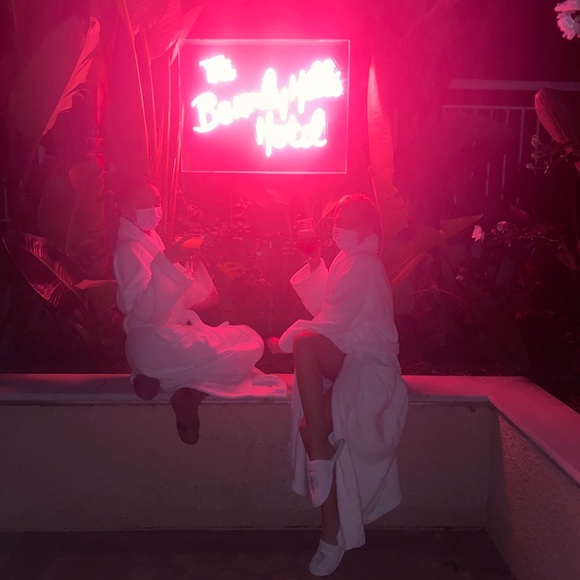 Meet your Posher, Elika - Picture 1 of 1